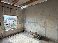 Rozestavěný rodinný dům o 3 bytových jednotkách Praha Satalice - podkroví